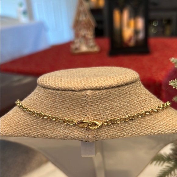 New no tags stunning necklace absolutely beautiful. It has diamonds and pear - Picture 3 of 5